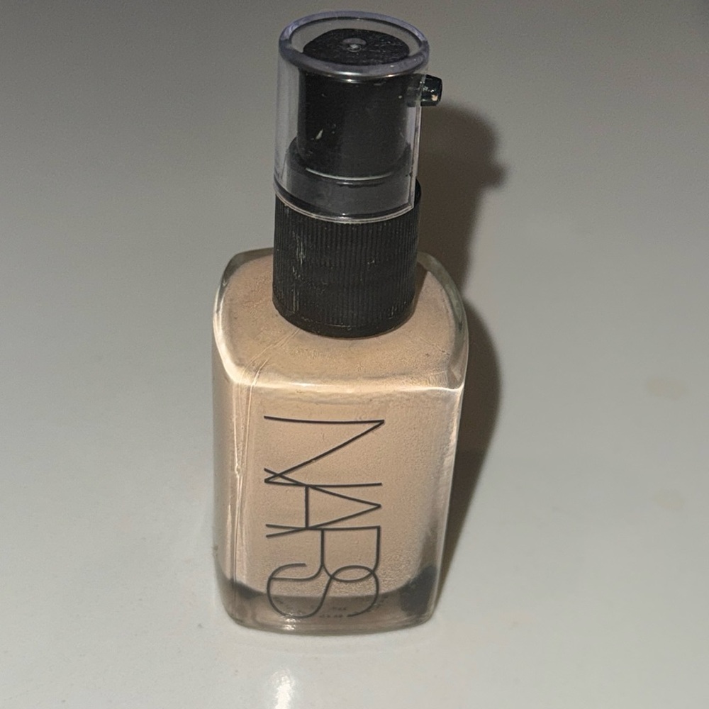 New NARS Mont Blank Sheer Glow Foundation, Light 2